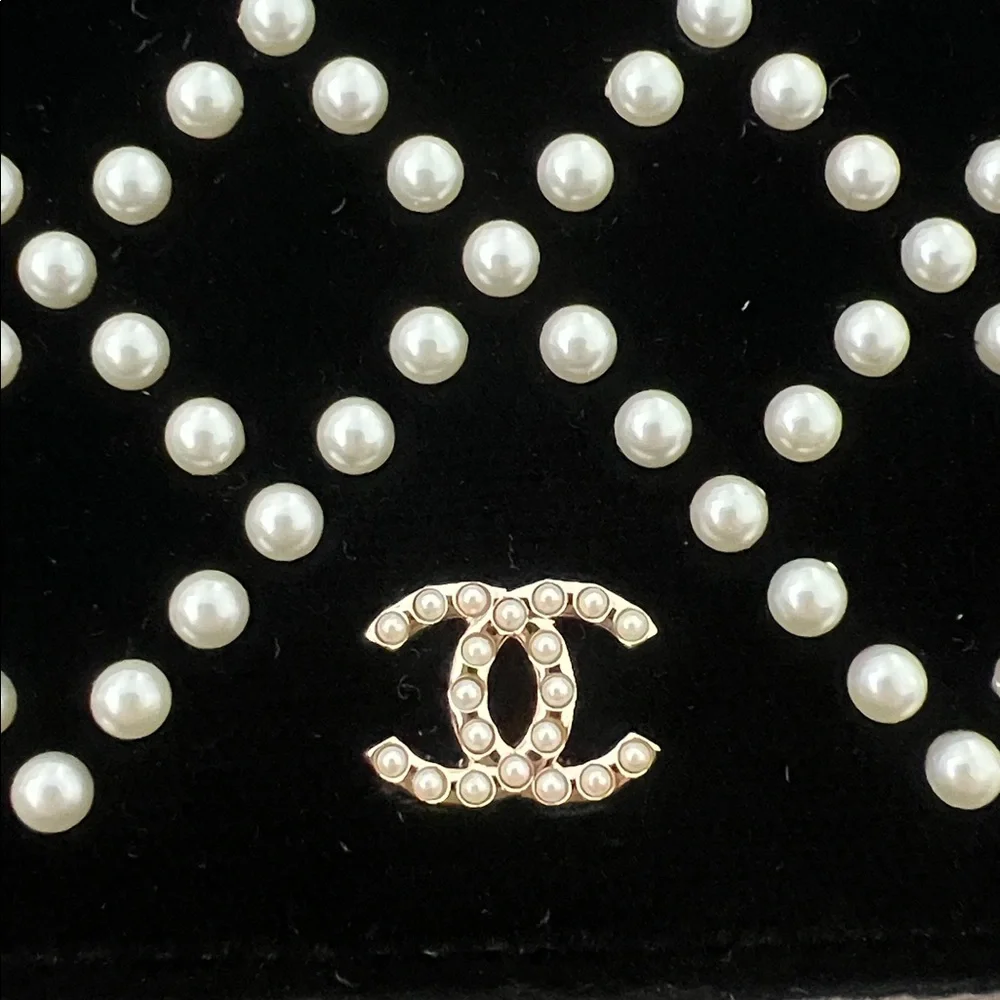 Chanel WOC velvet and pearl - Picture 2 of 6